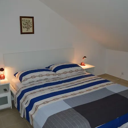 Holiday 193469 Šimuni